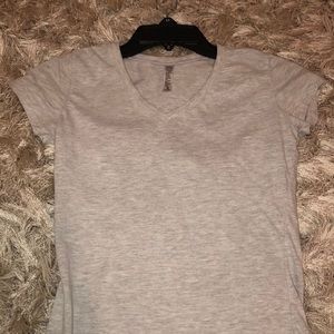 Basic v-neck tee